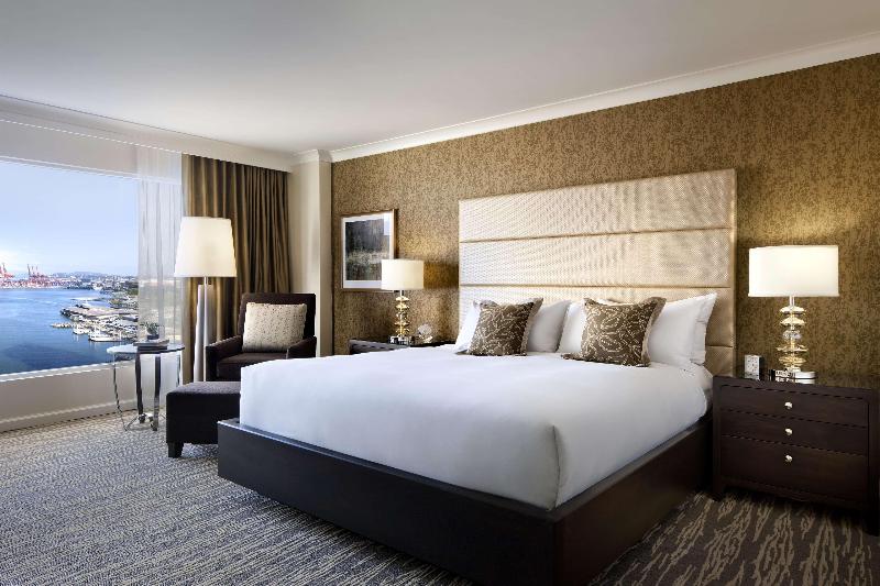 Номер Стандартный с Видом, Fairmont Waterfront