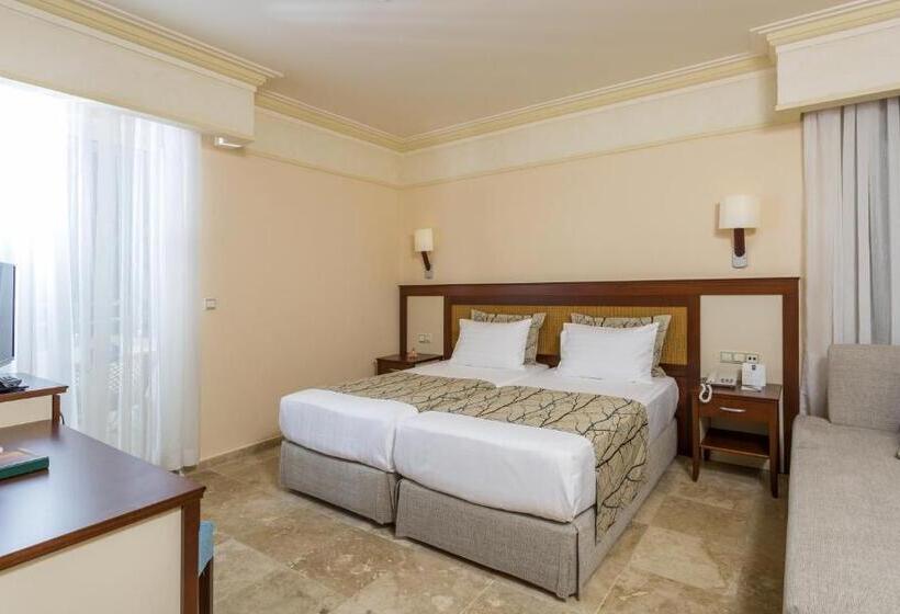 标准间, Melas Holiday Village