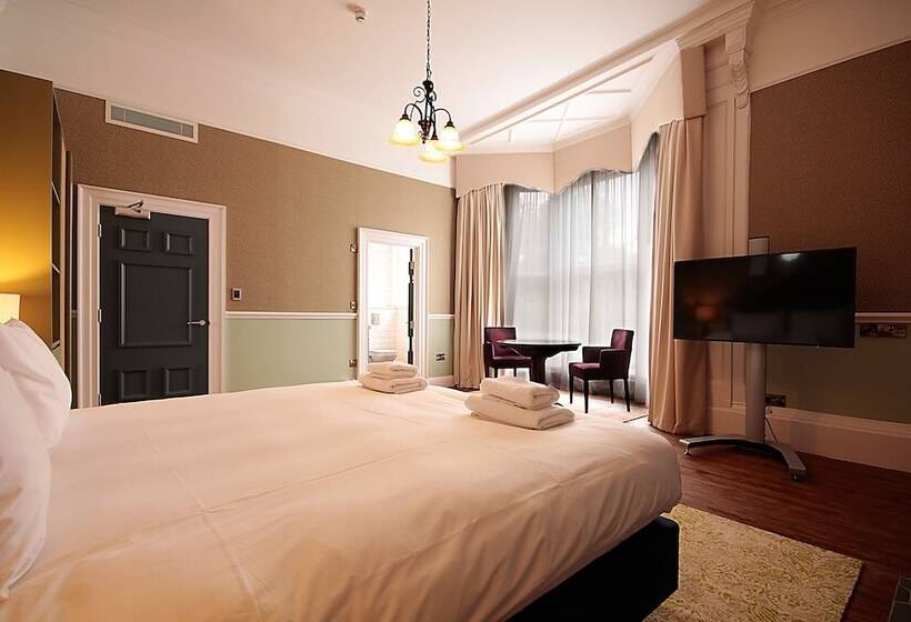Номер Стандарт Трехместный, Elmbank York, Tapestry Collection By Hilton