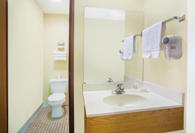 Люкс Deluxe Кровать Кинг, Days Inn By Wyndham Lexington Ne