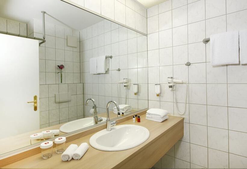 Номер бизнес-класса, H+ Hotel Wiesbaden Niedernhausen