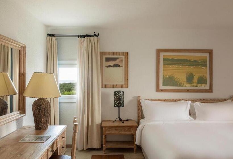 سوییت جونیور با چشم‌انداز دریا, Romazzino, A Belmond Hotel, Costa Smeralda