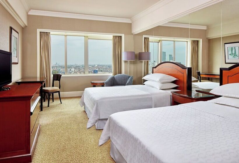 Номер Deluxe, Sheraton Surabaya Hotel & Towers