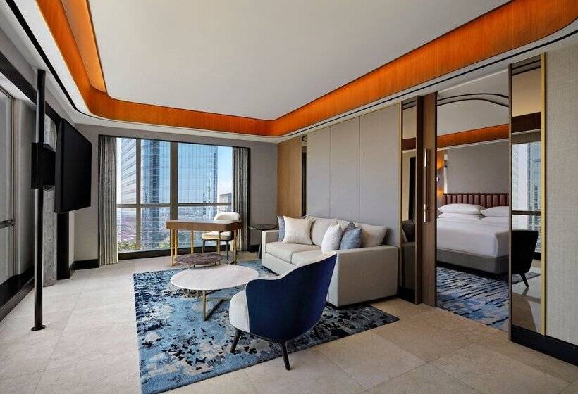 Королевский Люкс, Sheraton Surabaya Hotel & Towers