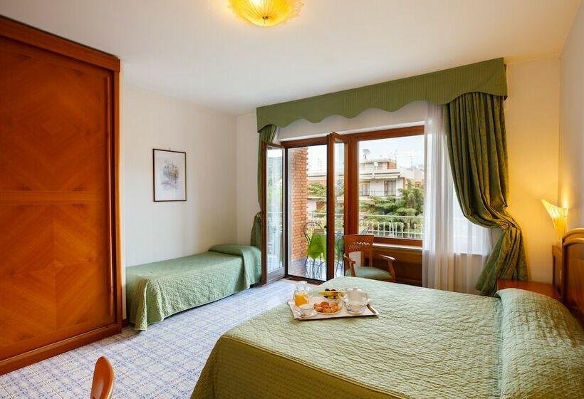 Номер Стандарт Трехместный, Grand Hotel Cesare Augusto