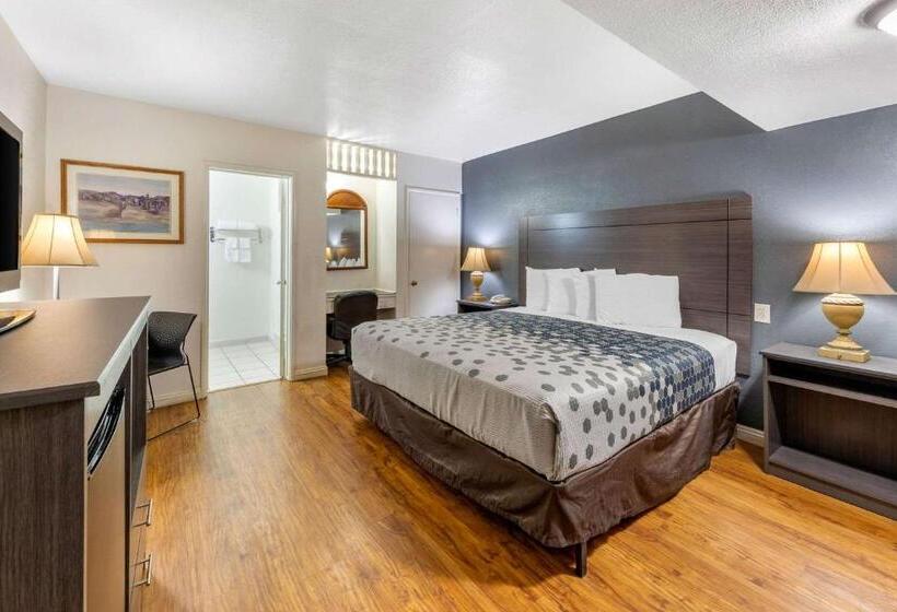 适合残疾人士使用的带超级大床的标准间, Econo Lodge On Historic Route 66