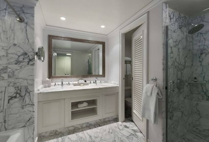 Номер Deluxe Вид на Море, Fairmont Orchid