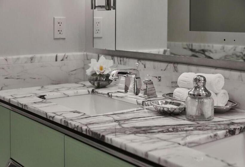 سوئیت 2 خوابه, Loews Regency  New York