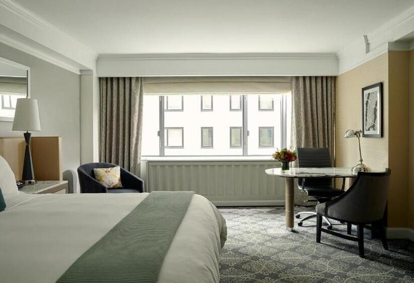 اتاق ساده سه‌ نفره, Loews Regency  New York