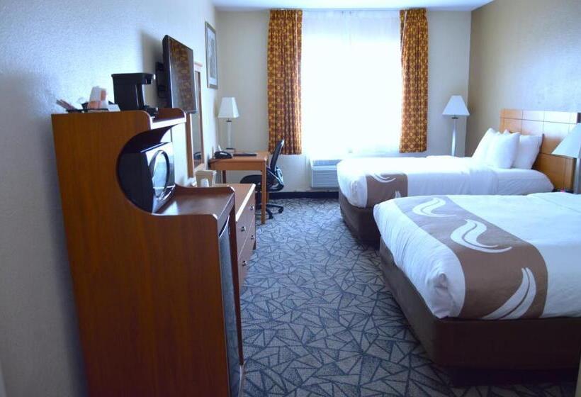 Номер Стандарт, Quality Inn Coralville   Iowa River Landing