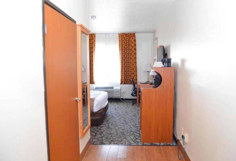 Номер Стандарт Адаптированный для Инвалидов, Quality Inn Coralville   Iowa River Landing