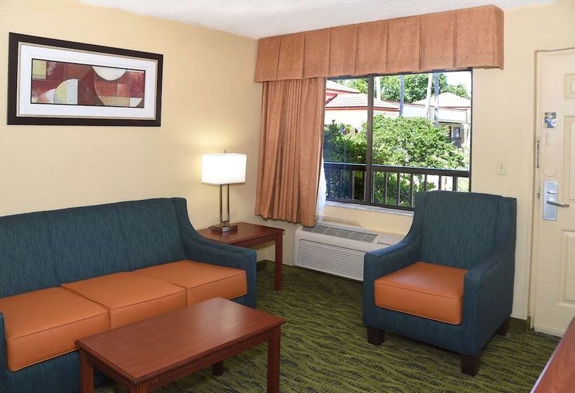 스위트, Baymont By Wyndham Orlando East