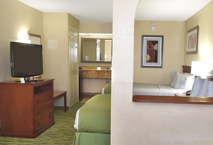스위트, Baymont By Wyndham Orlando East