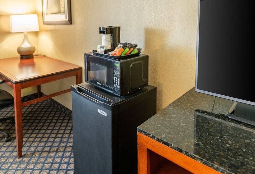 Номер Стандарт 2 Двуспальные Кровати, Quality Inn & Suites