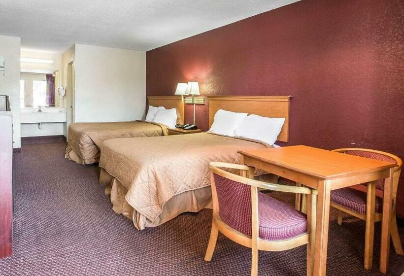 Номер Стандарт 2 Двуспальные Кровати, Rodeway Inn Expo Center