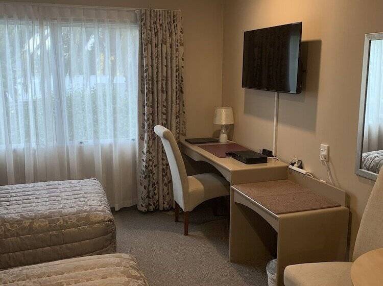 Студия Премиум, Asure Camelot Arms Motor Lodge
