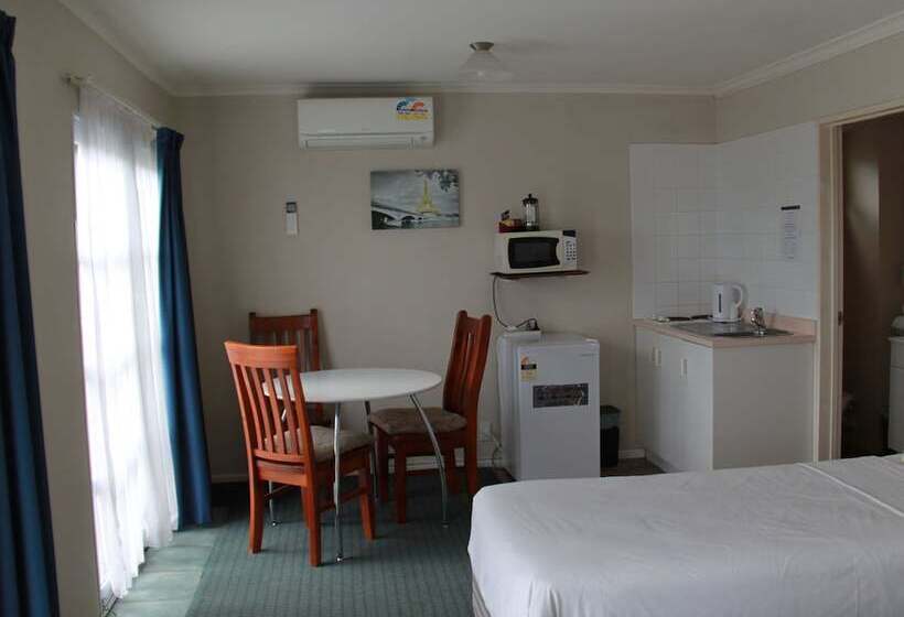 Студия Стандарт, Asure Camelot Arms Motor Lodge