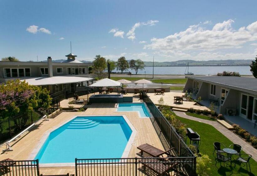 Standard studio with lake view, Anchorage Resort Taupo Nz