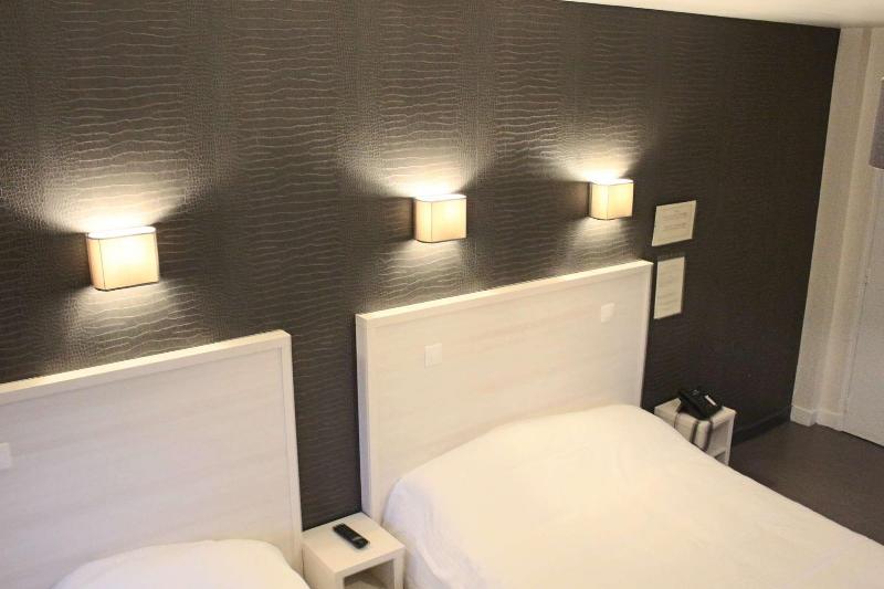 اتاق استاندارد چهار تخته, Auberge La Fontaine