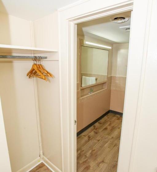 Стандартный Номер Кровать Кинг, Coach House Inn