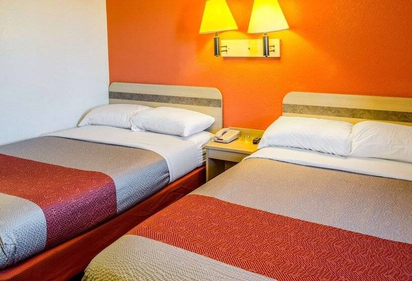 Номер Стандарт 2 Двуспальные Кровати, North Charleston Lodge