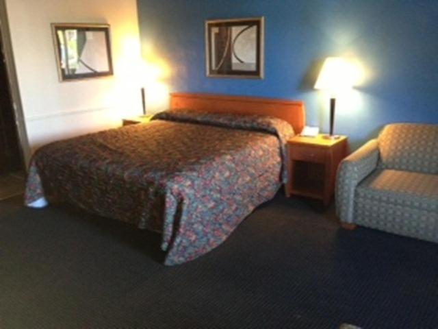 스탠다드 룸 킹사이즈 침대, Budget Inn   Madison