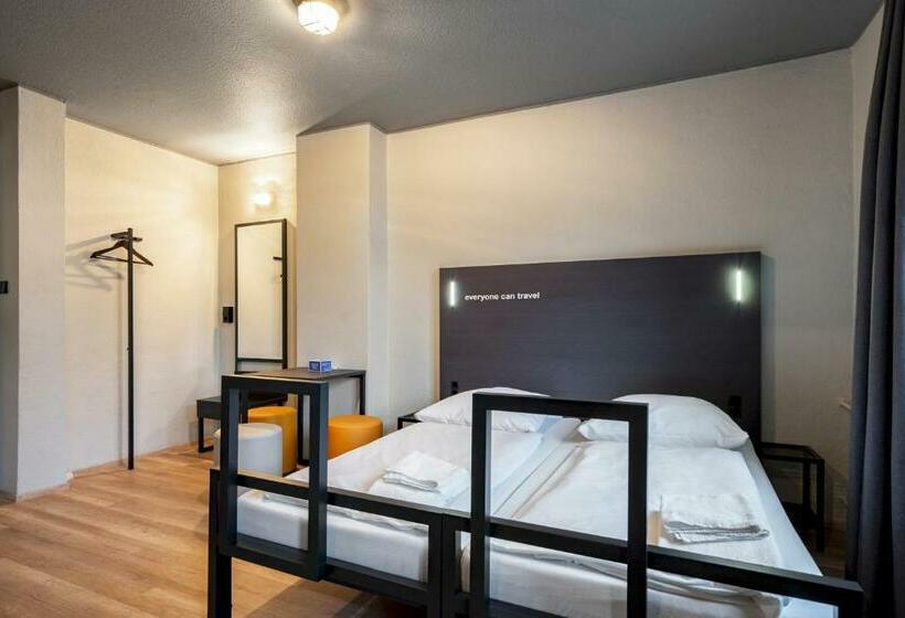 带共用浴室的标准房间, a&o Hamburg Reeperbahn