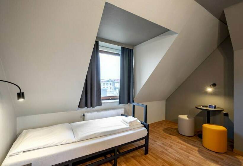 标准单人间共用浴室, a&o Hamburg Reeperbahn
