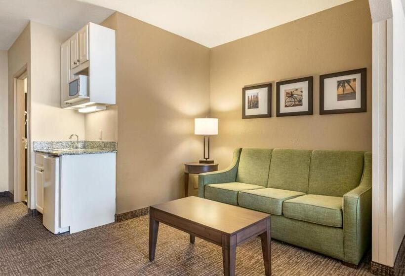 Люкс Кровать Кинг, Comfort Suites Maingate East