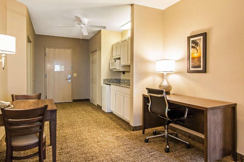 Suíte Cama King, Comfort Suites Maingate East