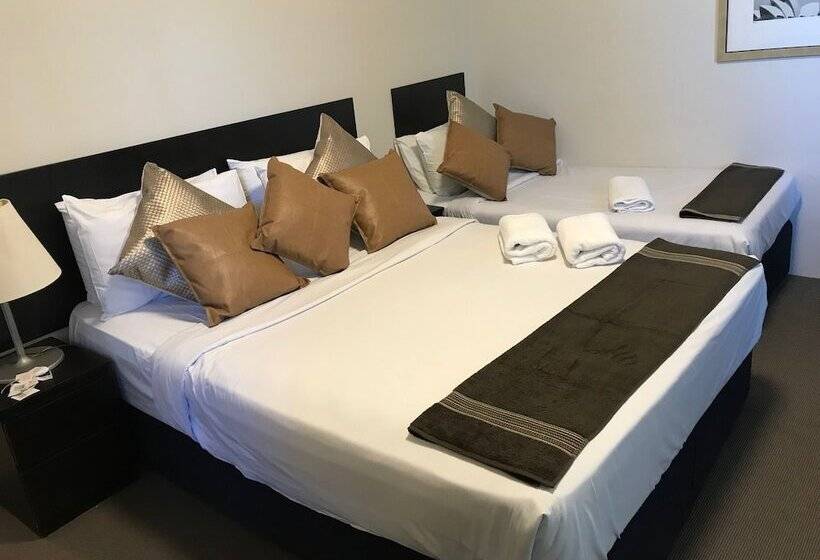 스탠다드 트리플 룸, Greenwich Inn Motel