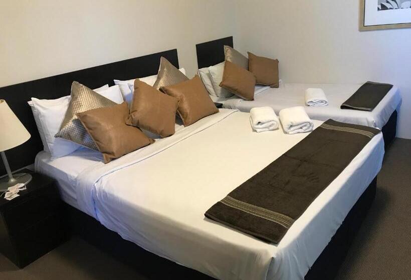 스탠다드 트리플 룸, Greenwich Inn Motel