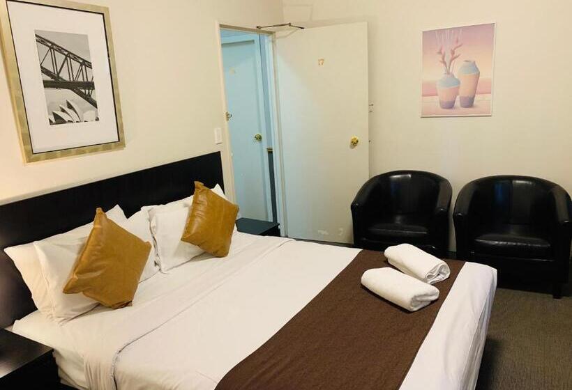스탠다드 트리플 룸, Greenwich Inn Motel