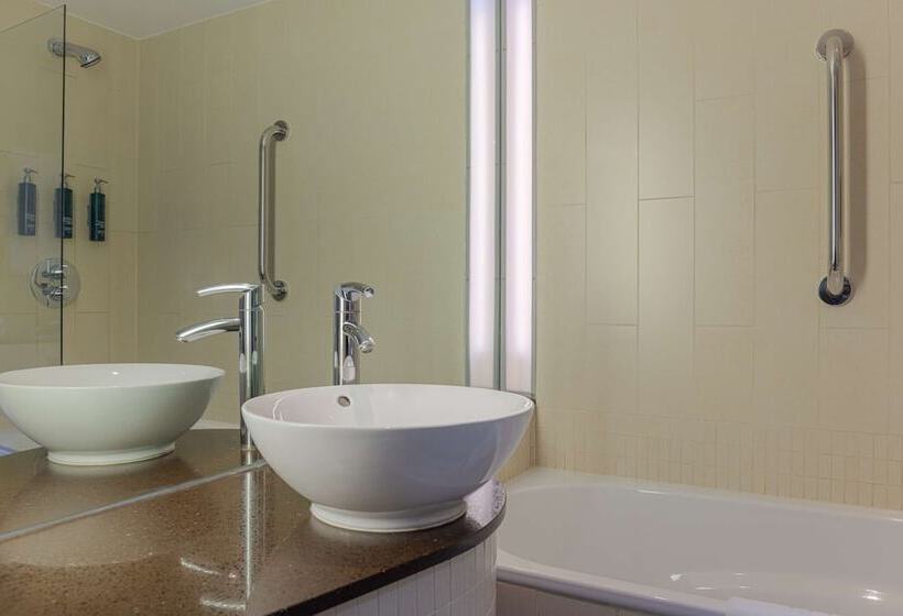 Номер Стандарт, Doubletree By Hilton London Heathrow Airport