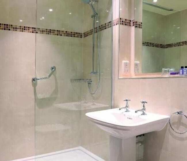 Номер Стандарт, Macdonald Kilhey Court