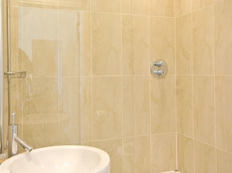 Номер Стандарт, The Kinmel & Kinspa