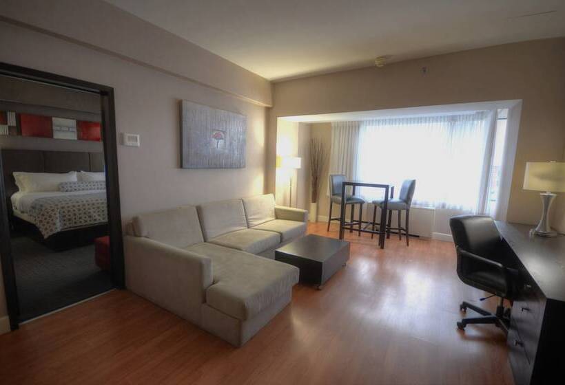 キングサイズベッドのスイートルーム, Armon Plaza Montreal Airpt, Trademark Collection By Wyndham