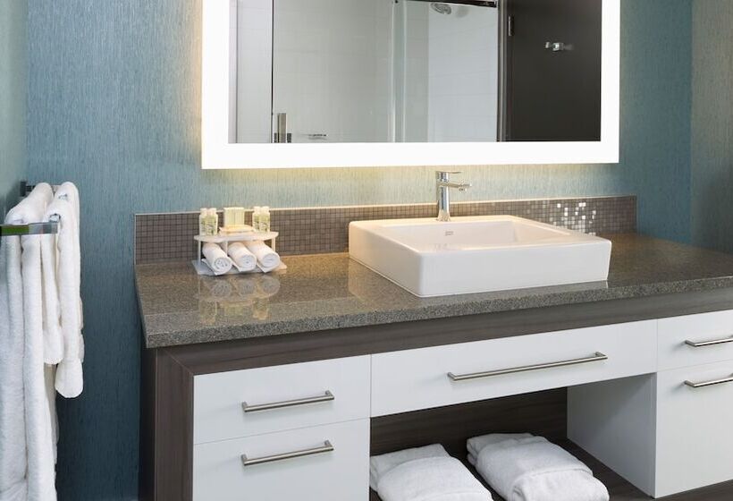 سوییت, Holiday Inn Express Quebec City Sainte Foy, An Ihg