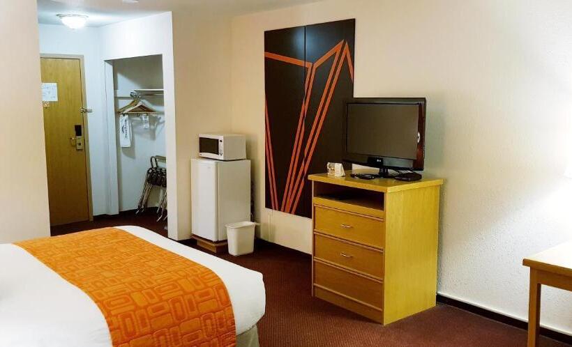 Номер Стандарт, Howard Johnson By Wyndham Fort St. John