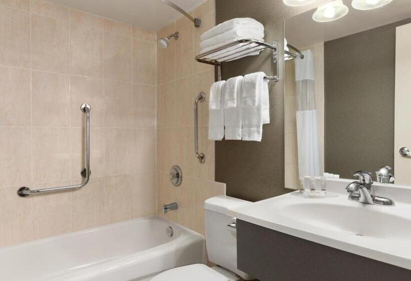 Quarto Standard Cama King, Days Inn By Wyndham Fallsview