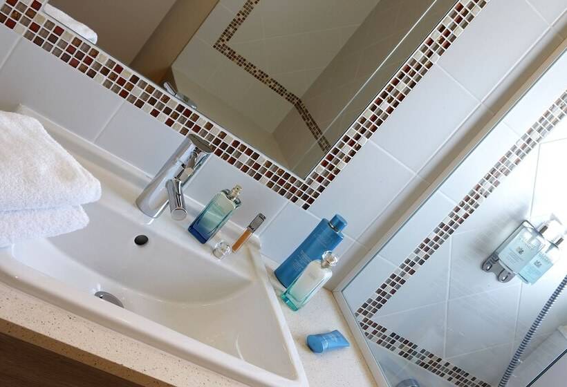 Семейный Номер, Hôtel Et Résidence La Réserve