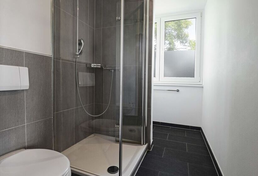 غرفة قياسية ثلاثية, B&B HOTEL Krefeld-Süd