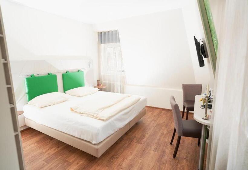 4인용 스탠다드 룸, Stadthotel Engel
