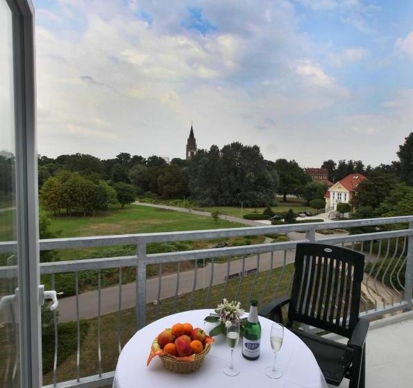 Номер Стандарт Индивидуальный с Балконом, Parkhotel Neubrandenburg