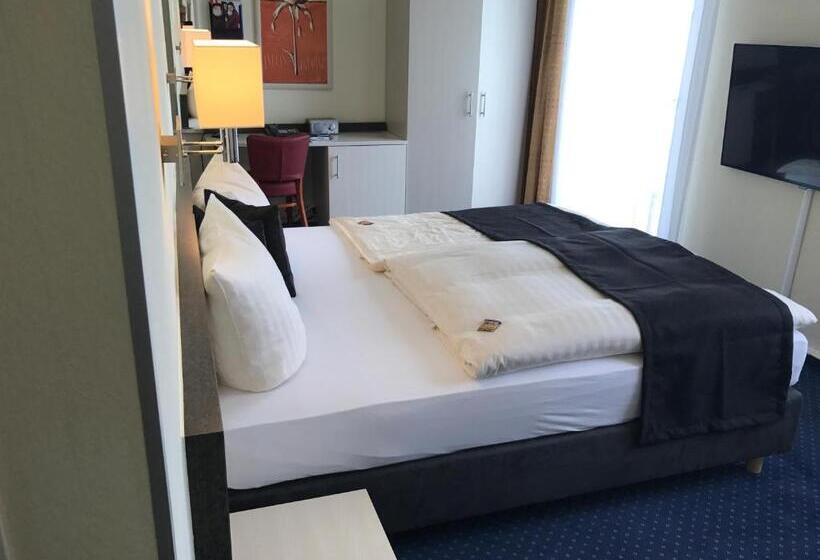 Номер Стандарт с Балконом, Parkhotel Neubrandenburg