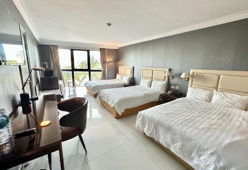 اتاق استاندارد سه تخته با چشم‌انداز, Royal Orchid Hotel Guam