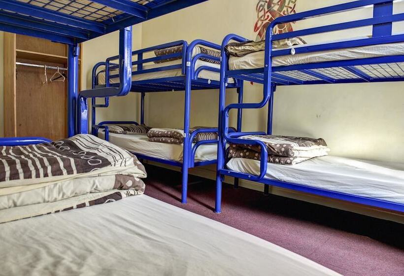 공용 욕실 구비 공동 객실 내의 침대, Kinlay House Hostel
