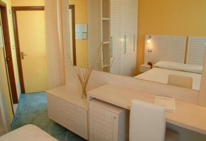 Standard Room Double Bed Sea View, Color Alexandra Plaza Family