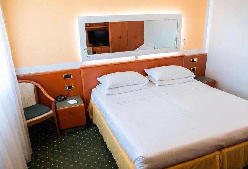 Номер Классика Кровать Кинг, Jet Hotel, Sure Hotel Collection By Best Western