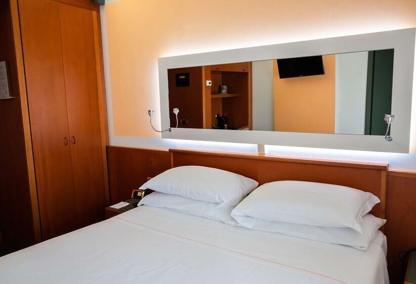 Номер Комфорт, Jet Hotel, Sure Hotel Collection By Best Western
